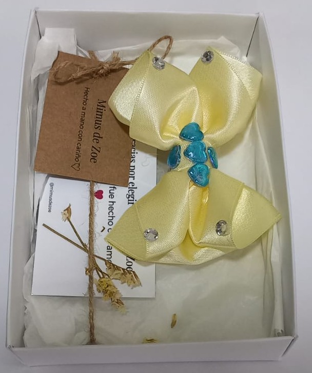 Lazo Amarillo Corazones