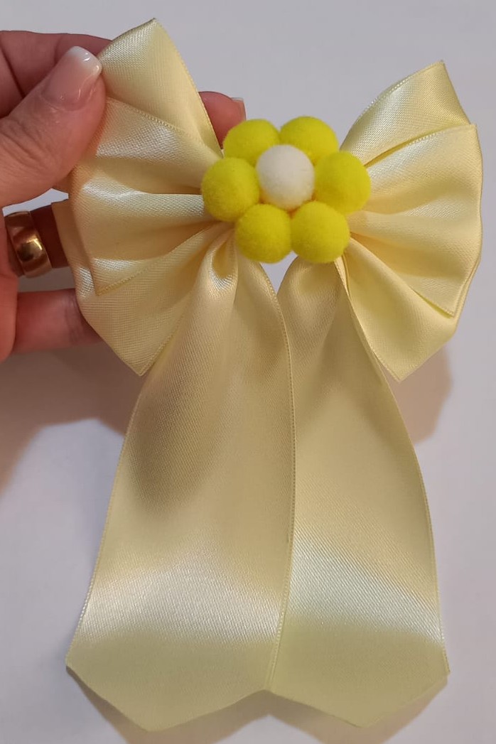 Lazo Amarillo con Flor 2