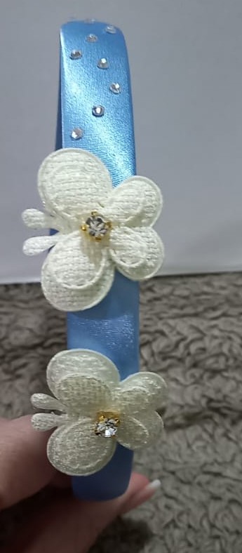 Tiara infantil artesanal con flores y strass 2