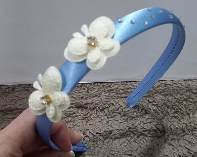 Tiara infantil artesanal con flores y strass 3